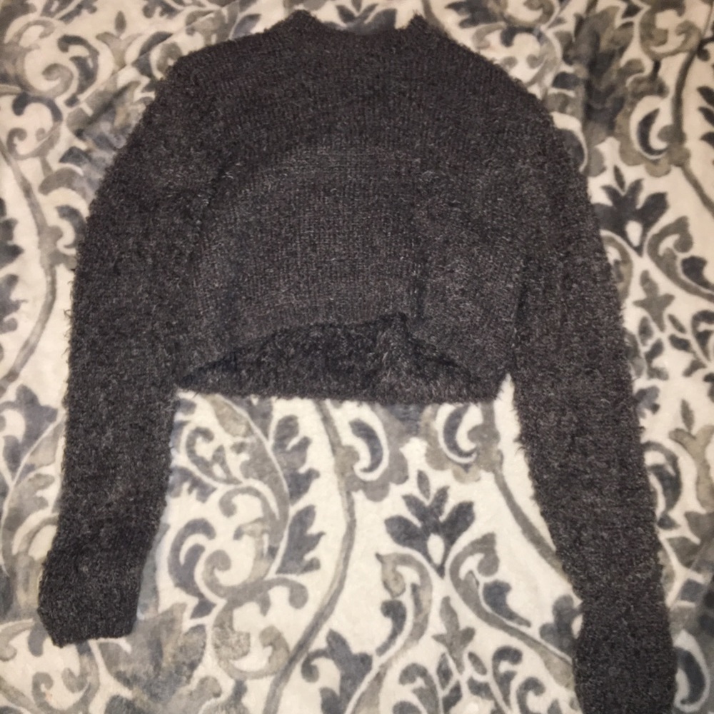Cropped gray sweater